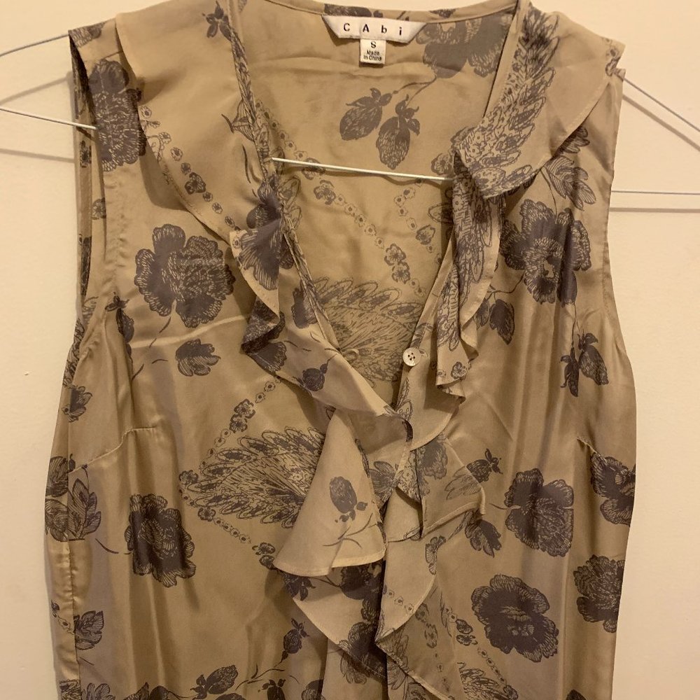 Sleeveless mushroom colored blouse w/floral print & ruffled v-neck (size S)